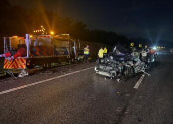 KEADAAN nahas yang berlaku di Kilometer 16.6 Lebuhraya Seremban–Port Dickson (SPDH) arah Seremban, petang semalam.GAMBAR / IHSAN POLIS