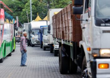 TENAGA kerja asing menjadi pilihan kerana lebih mudah diperoleh, lebih fleksibel dari segi syif dan membantu mengekang kos operasi.