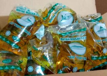 KEMENTERIAN Perdagangan Dalam Negeri dan Kos Sara Hidup (KPDN) melarang bukan warganegara membeli minyak masak paket bersubsidi berkuat kuasa 1 Mac ini.