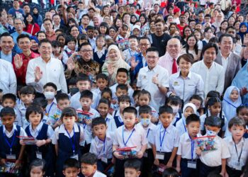 TIDAK mustahil murid-murid di tahun satu akan mudah menyesuaikan diri mereka sekiranya diberi pendedahan awal ditambah dengan pendekatan yang sesuai.