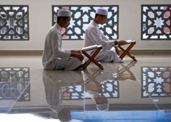 MASJID mampu menjadi sebagai sebuah pusat transformasi belia yang lebih dinamik melalui penubuhan Jawatankuasa Belia di peringkat masjid dan surau.