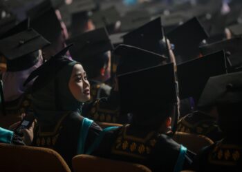 JIKA kita mahu melahirkan pembelajar yang “berpaksikan kemanusiaan”, kesihatan mental dan kesejahteraan tidak boleh dipinggirkan.