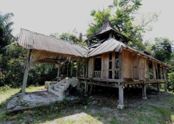 KEADAAN masjid lama Kampung Pelangai, Kuala Pilah yang dibina sekitar 1930-an yang semakin uzur. – UTUSAN/MOHD. SHAHJEHAN MAAMIN