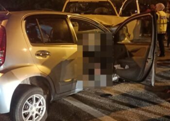 KEADAAN kereta yang terlibat kemalangan menyebabkan tiga sekeluarga maut di Batu Gajah semalam.