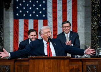 DONALD Trump menyampaikan ucapan pertama sesi State of Union bagi penggal kedua beliau dihadapan Dewan Perwakilan di US Capitol, Washington.-AFP