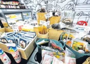 BANYAK jenama tempatan mengangkat elemen tradisi, nilai budaya dan keunikan tempatan.