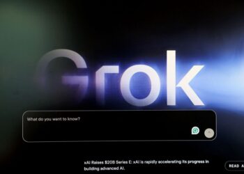 LAMAN web Grok pada skrin sebuah komputer di Miami, AS, Januari lalu. - AFP