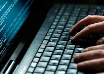 BEBERAPA maklumat sensitif yang bocor melibatkan status kesihatan pesakit, termasuk butiran penghidap AIDS atau homoseksual.- AGENSI