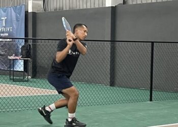 Muiz ketika menjalani latihan di sbua pusat gelanggang di Petaling Jaya, hari ini. - IHSAN PENGANJUR