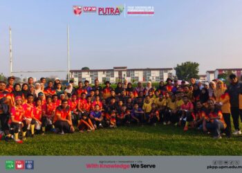 SEBAHAGIAN peserta yang emngambil bahagian dala Kejohanan U14 & U16 Putra 7’s anjuran  pelajar Kursus Kokurikulum Berkredit QKS2117 UPM baru-baru ini.