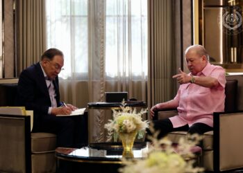 SULTAN Ibrahim berkenan menerima mengadap Perdana Menteri di Istana Bukit Tunku, Kuala Lumpur, hari ini. - FB Sultan Ibrahim Sultan Iskandar