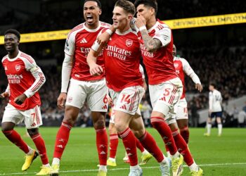 PEMAIN Arsenal meraikan kejayaan menewaskan Spurs di Stadium Emirates, awal pagi tadi.- FB ARSENAL