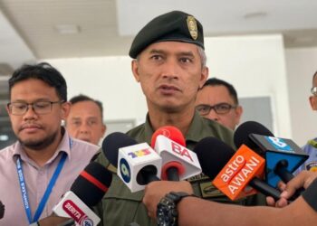 MOHD. Shuhaily Mohd. Zain pada sidang akhbar setelah bertemu pegawai dan anggota AKPS Bukit Kayu Hitam di Kompleks ICQS Bukit Kayu Hitam di Kubang Pasu, hari ini.