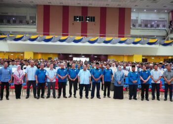 ABU Bakar Hamzah pada majlis 
pertauliahan Pengerusi dan Setiausaha MPKK Perlis di Dewan 2020 di Kangar, Perlis hari ini.-UTUSAN