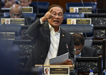 ANWAR Ibrahim ketika sesi Penerangan Khas Parlimen di Dewan Rakyat, hari ini. - JABATAN PENERANGAN MALAYSIA