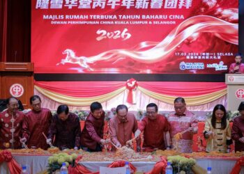 ANWAR Ibrahim hadir memeriahkan majlis sambutan Tahun Baharu Cina 2026 yang diadakan di Dewan Perhimpunan Cina Kuala Lumpur dan Selangor (KLSCAH) hari ini. / M. FIRDAUS M. JOHARI