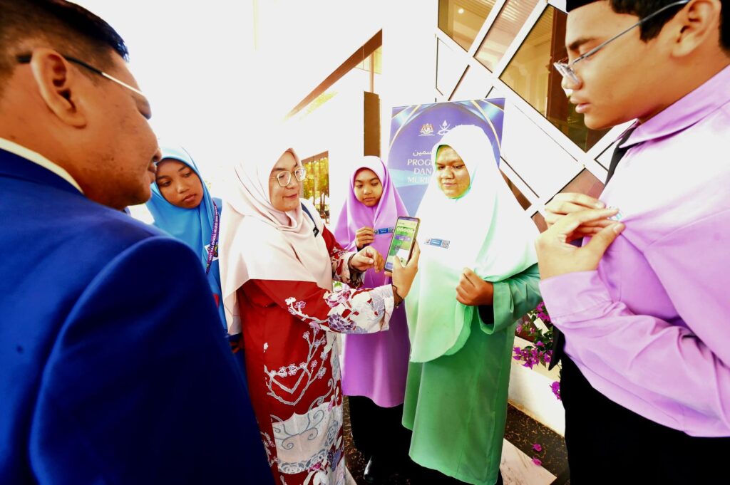 Pahang lancar Aplikasi StudentQR