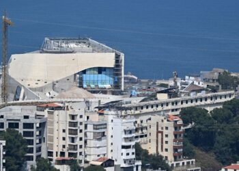 KEDUTAAN AS di Beirut memindahkan berpuluh-puluh kakitangannya kelmarin. - AFP