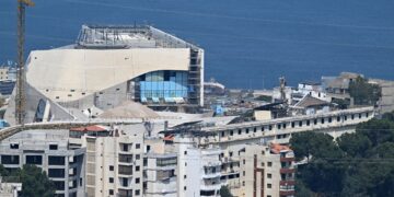 KEDUTAAN AS di Beirut memindahkan berpuluh-puluh kakitangannya kelmarin. - AFP