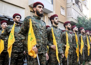 ANGGOTA Hezbollah didakwa dilatih oleh Pasukan Pengawal Revolusi Islam Iran untuk berperang dengan Israel. - AFP