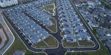 UDA Heights menawarkan dua jenis kediaman iaitu banglo dan rumah berkembar dua tingkat di Bandar UDA Utama, Johor Bahru.