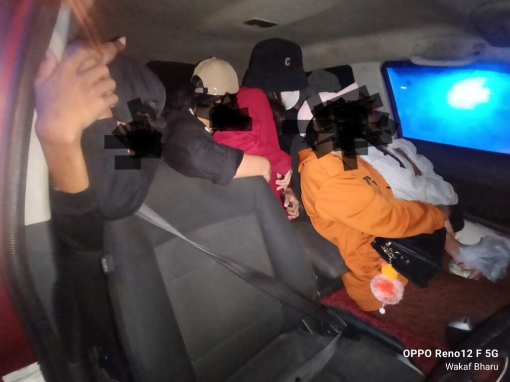 Kereta langgar pembahagi jalan, sembilan PATI ditahan