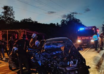 Keadaan kereta Perodua Bezza yang dinaiki mangsa remuk setelah bertembung dengan sebuah lori di Jalan Sungai Rengit - Kota Tinggi, Kota Tinggi