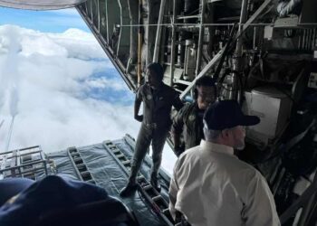 OPERASI OPA dilaksanakan dari Pangkalan Udara Subang dengan kerjasama strategik TUDM yang menyediakan pesawat C130 Hercules. - GAMBAR NADMA