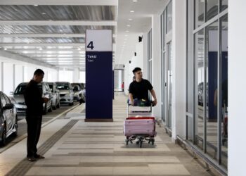 BALAI berlepas Lapangan Terbang Sultan Ismail Petra (LTSIP), Pengkalan Chepa, Kota Bharu, Kelantan mula beroperasi di terminal baharu bermula hari ini.-UTUSAN/KAMARUL BISMI KAMARUZAMAN.