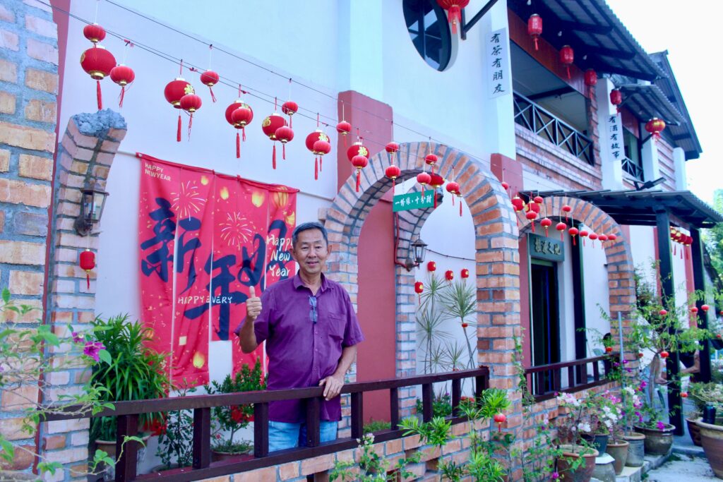 Pekan Pengkalan Kempas meriah dengan hiasan Tahun Baharu Cina