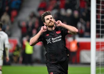 PEMAIN Bayer Leverkusen, Jonas Hofmann meraikan kejayaannya menjaringkan gol ketiga pasukan ketika menewaskan St Pauli 3-0 dalam aksi suku akhir Piala Jerman di laman sendiri, semalam. - AFP