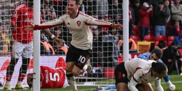 Pemain tengah Liverpool, Alexis Mac Allister meraikan jaringan gol menentang Nottingham Forest dalam aksi Liga Perdana Inggeris di The City Ground, semalam. - AFP