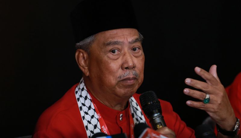 PRN Sabah: Muhyiddin dipaksa tanda tangan 10 watikah kosong PRN Sabah: Muhyiddin dipaksa tanda tangan 10 watikah kosong