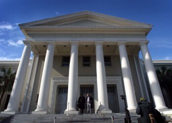 SEBUAH mahkamah mengarahkan Tesla membayar hampir RM1 bilion kepada dua mangsa nahas di Florida. - Foto AFP