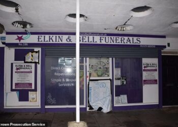 ELKIN dan Bell mengendalikan perkhidmatan pengebumian di Britain. - Foto Perkhidmatan Pendakwa Raya Crown