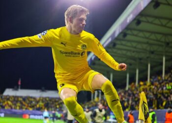 Pemain Bodo/Glimt, Jens Petter Hauge meraikan jaringan gol menentang Inter Milan dalam aksi play-off Liga Juara-Juara di Aspmyra, semalam. - AFP