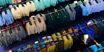 SEDIAKAN senarai barangan sebelum membeli-belah.