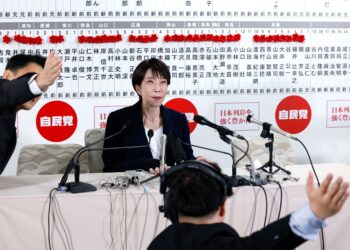 SANAE Takaichi bercakap kepada media di ibu pejabat LDP, Tokyo semalam. - Foto AFP