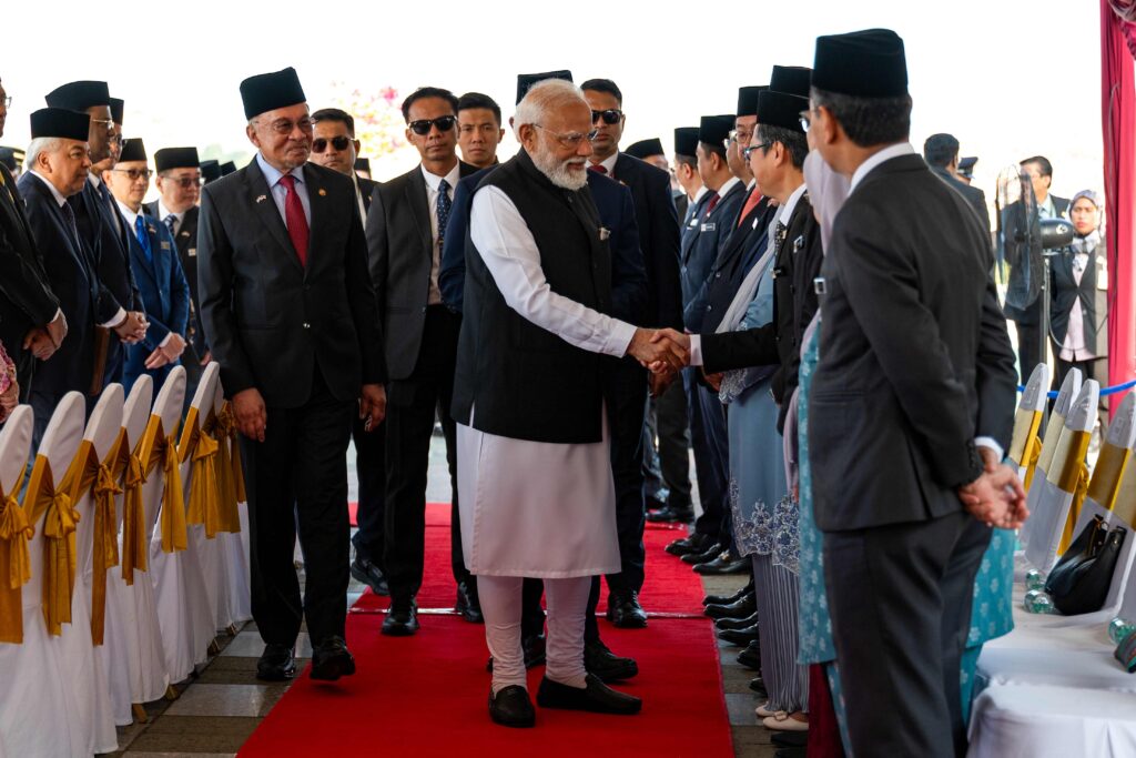 Penggunaan ringgit-rupee perkukuh perdagangan dua hala