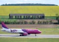 GAMBAR fail sebuah pesawat Wizz Air. - Foto AFP