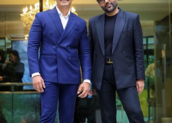 RIZMAN Nordin (kanan) dan Ruzaini Jamil ketika ditemui pada Majlis Pelancaran Koleksi Hari Raya 2026, di sini baru-baru ini.