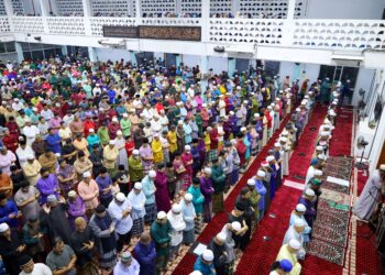 RAMADAN adalah bulan istimewa yang mempunyai pelbagai anugerah dan pahala untuk umat Islam yang mentaati perintahNya. - UTUSAN/SADDAM YUSOFF