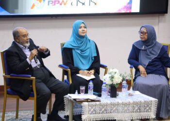 Syed Hamid Albar ketika menjadi panel pada program Keselamatan Negara Sebagai Asas Kedaulatan Dan Kestabilan Negara Bangsa di Universiti Pertahanan Nasional Malaysia (UPNM). di Kuala Lumpur hari ini.