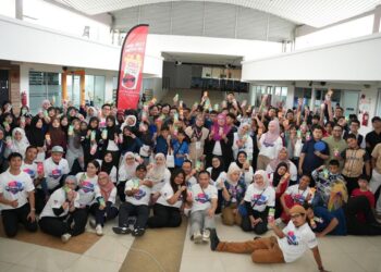 PELAJAR UiTM bersama peserta dalam menjayakan program memperkenalkan inisiatif dikenali sebagai “Netnobility”.