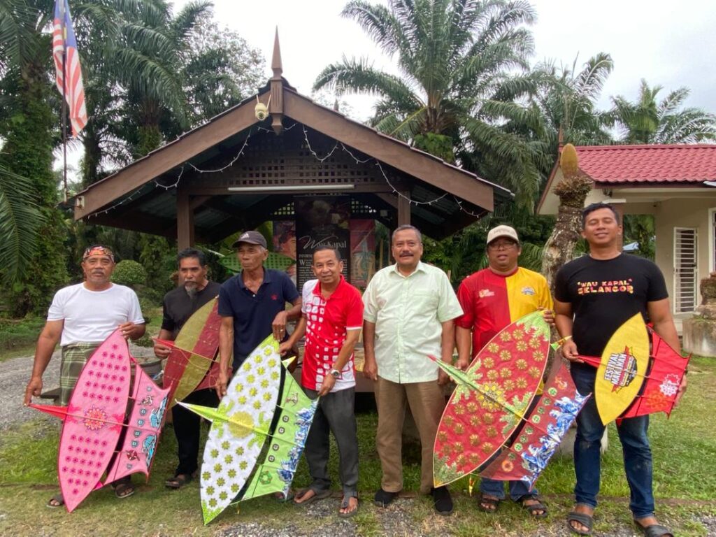 Komuniti Jeram angkat kembali Wau Kapal Selangor