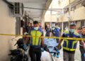 BEBERAPA anggota polis mengangkat mayat seorang wanita yang juga ibu tunggal selepas mangsa dipercayai dibunuh di rumahnya di Flat Sri Murni, Butterworth, Pulau Pinang