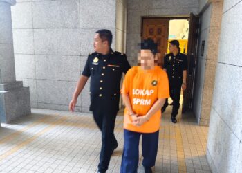 Seorang setiausaha NGO ditahan reman SPRM kerana disyaki menyalah guna kuasa dengan menyeleweng dana milik NGO di tempatnya bekerja berjumlah kira-kira RM4.2 juta.