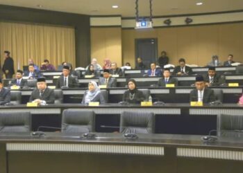 SERAMAI 11 Pesuruhjaya Kehakiman Mahkamah Tinggi yang baharu mengangkat sumpah jawatan dan taat setia di Istana Kehakiman di sini, hari ini.