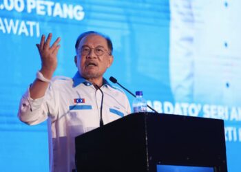 PERDANA Menteri yang juga Presiden Parti Keadilan Rakyat, Datuk Seri Anwar Ibrahim berucap pada Konvensyen Keadilan Selangor 2026 di Pusat Konvensyen MPAJ di sini hari ini. GAMBAR: FARIZ RUSADIO