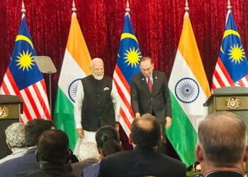 ANWAR Ibrahim dan Narendra Modi ketika sidang akhbar bersama di Kompleks Seri Perdana, Putrajaya.